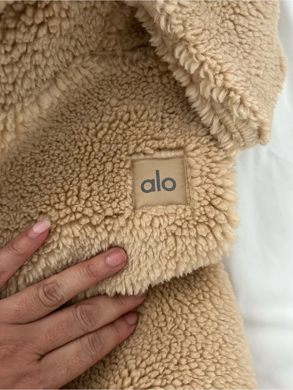 Alo Yoga Foxy Sherpa Jacket in Camel small